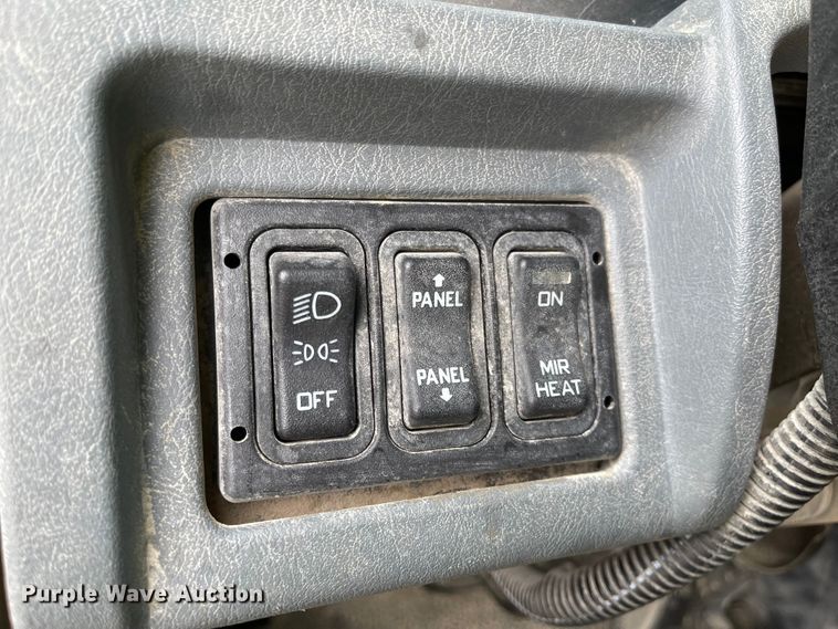 image for item MJ9651 2004 International 7300  dump flatbed truck