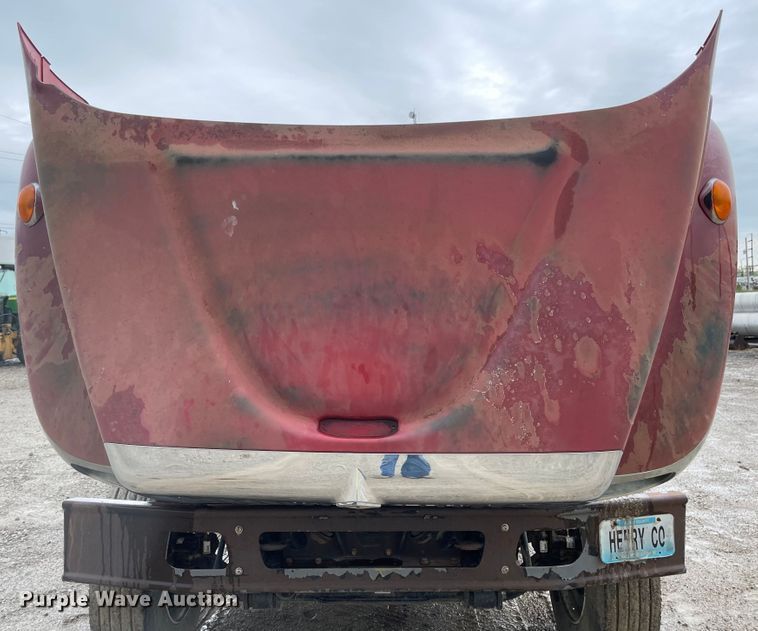 image for item MJ9651 2004 International 7300  dump flatbed truck