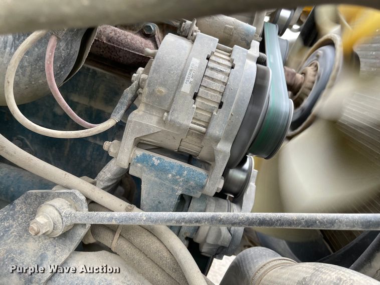 image for item MJ9651 2004 International 7300  dump flatbed truck