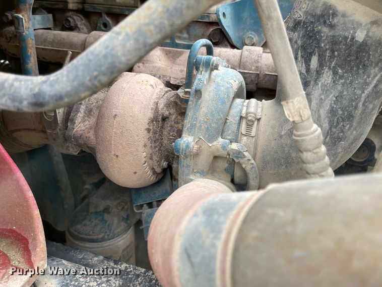 image for item MJ9651 2004 International 7300  dump flatbed truck