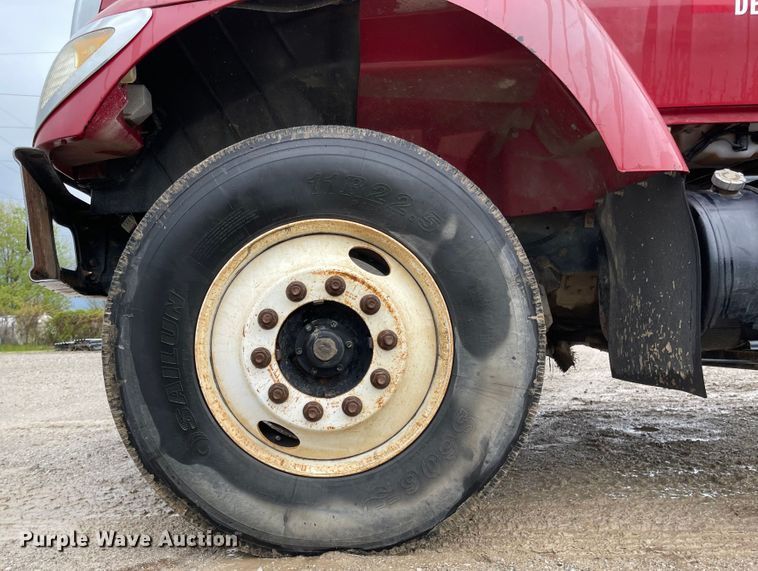 image for item MJ9651 2004 International 7300  dump flatbed truck