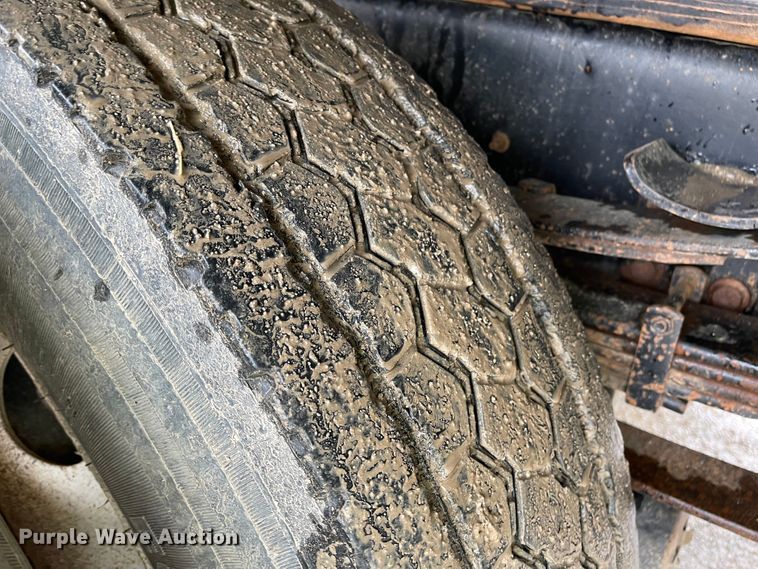 image for item MJ9651 2004 International 7300  dump flatbed truck