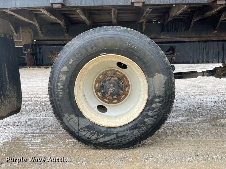 image for item MJ9651 2004 International 7300  dump flatbed truck