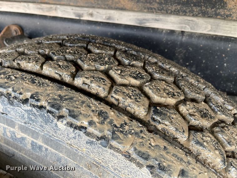 image for item MJ9651 2004 International 7300  dump flatbed truck