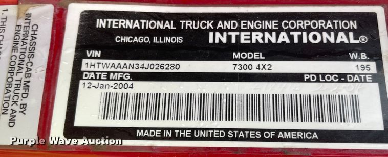 image for item MJ9651 2004 International 7300  dump flatbed truck