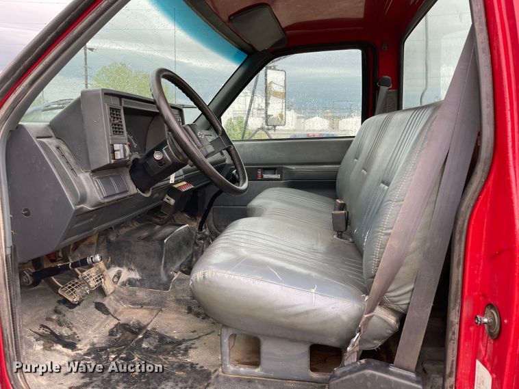 image for item MJ9652 1998 Chevrolet C5500  flatbed truck