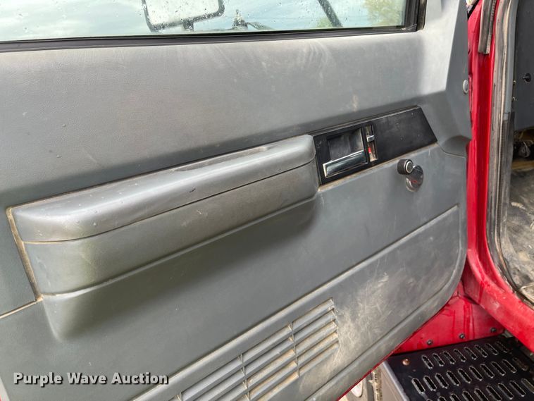 image for item MJ9652 1998 Chevrolet C5500  flatbed truck