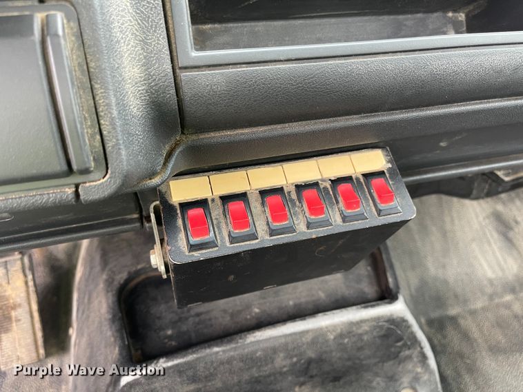 image for item MJ9652 1998 Chevrolet C5500  flatbed truck