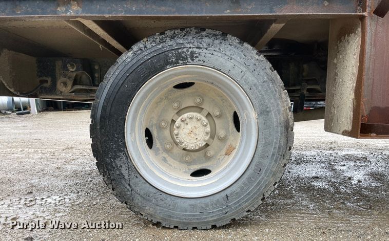 image for item MJ9652 1998 Chevrolet C5500  flatbed truck