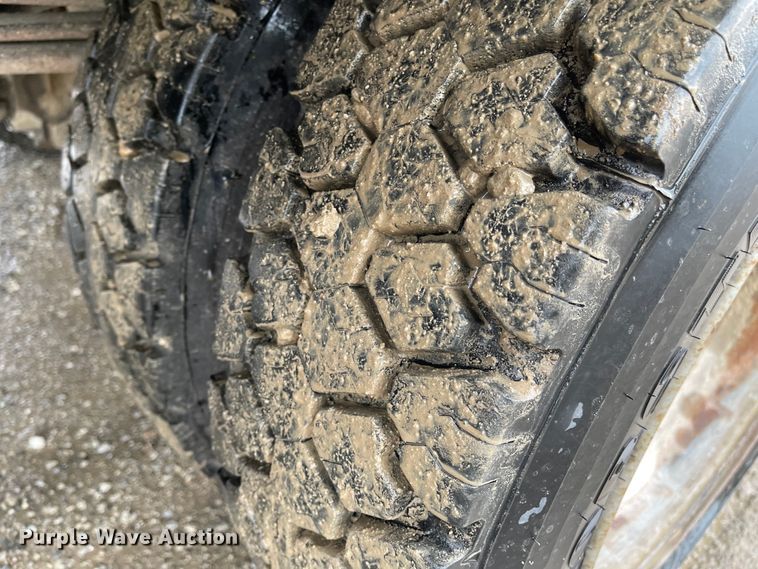 image for item MJ9652 1998 Chevrolet C5500  flatbed truck