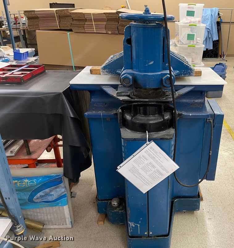 image for item MJ9692 Vinyl cutting machine