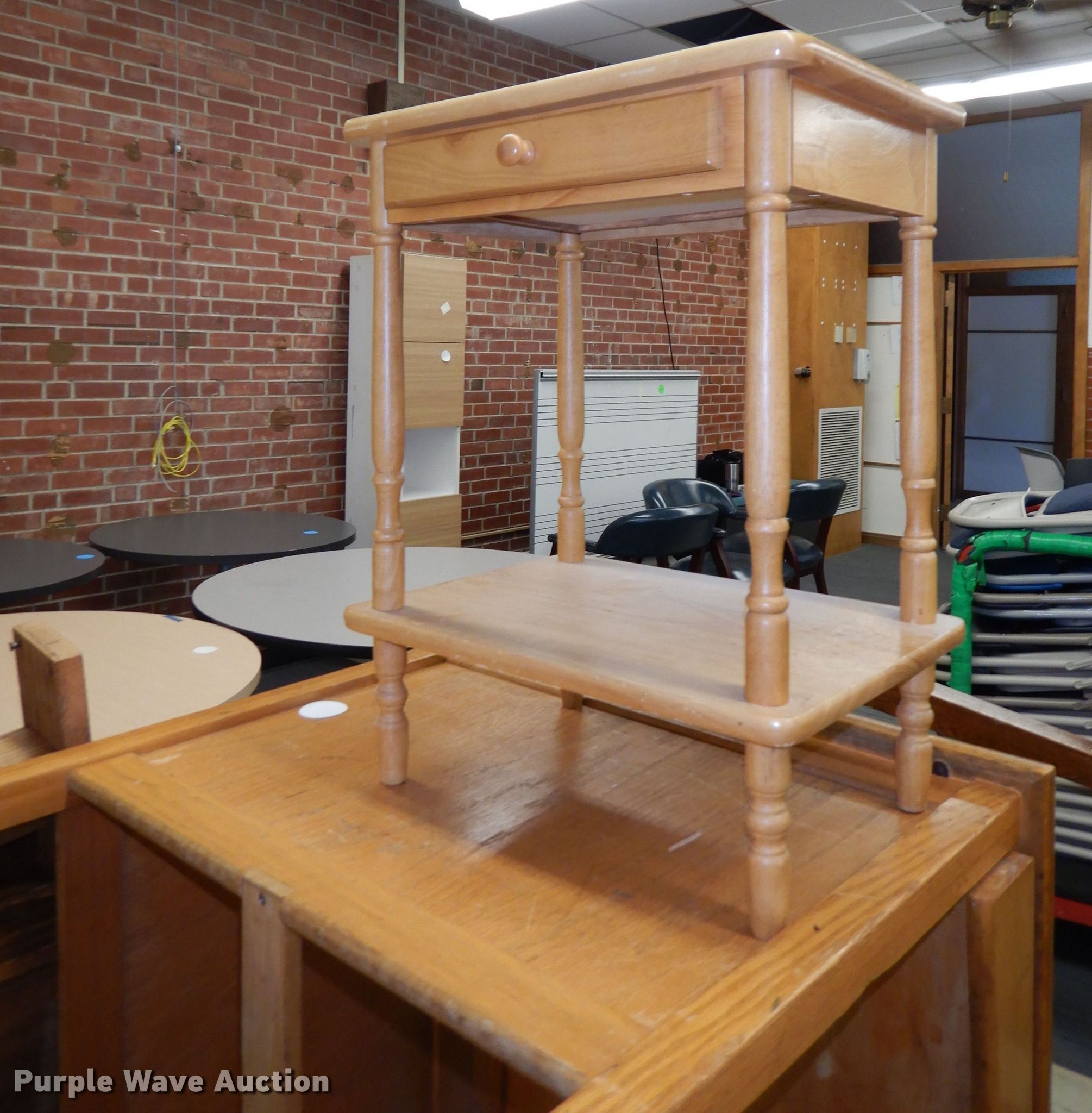 Furniture in Lawrence, KS Item DT9831 sold Purple Wave