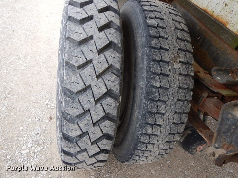 image for item DF6457 1987 International 1955  fertilizer delivery truck