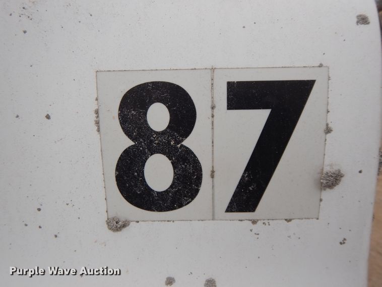 image for item DF6457 1987 International 1955  fertilizer delivery truck