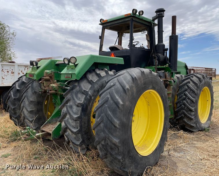 image for item DJ5134 1993 John Deere 8870  4WD tractor
