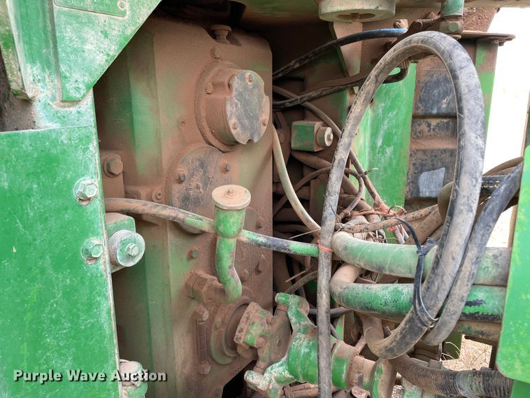 image for item DJ5134 1993 John Deere 8870  4WD tractor