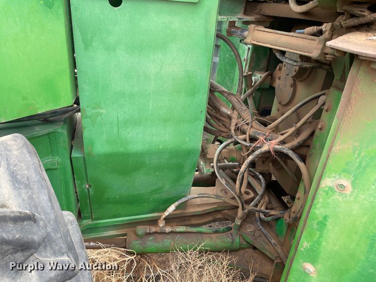 image for item DJ5134 1993 John Deere 8870  4WD tractor