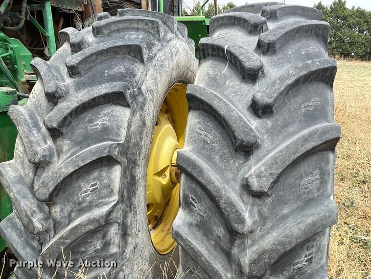 image for item DJ5134 1993 John Deere 8870  4WD tractor