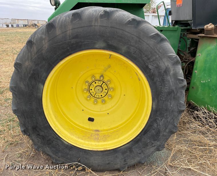 image for item DJ5134 1993 John Deere 8870  4WD tractor