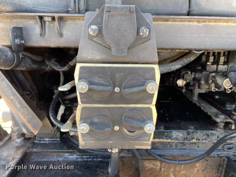 image for item DJ5135 1998 Caterpillar Challenger 95E  tractor