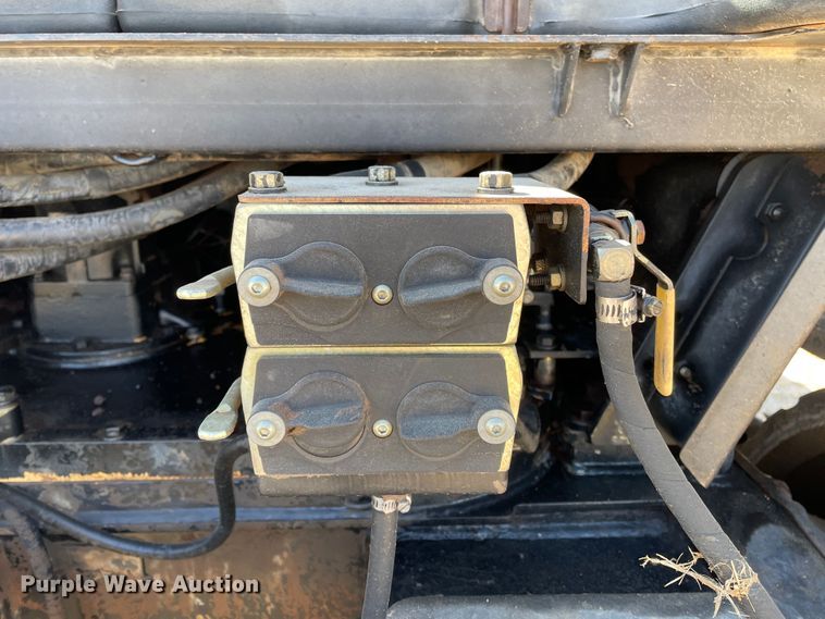 image for item DJ5135 1998 Caterpillar Challenger 95E  tractor