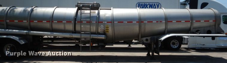 image for item DJ8951 2011 Bulk Tank International  tank trailer
