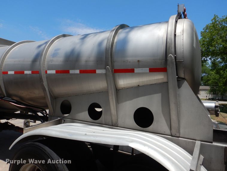 image for item DJ8951 2011 Bulk Tank International  tank trailer