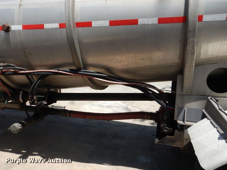 image for item DJ8951 2011 Bulk Tank International  tank trailer