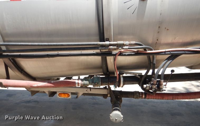 image for item DJ8951 2011 Bulk Tank International  tank trailer