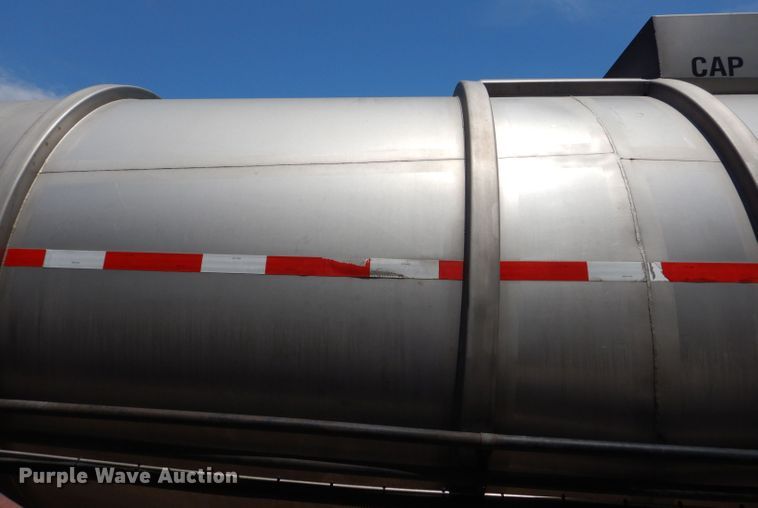 image for item DJ8951 2011 Bulk Tank International  tank trailer