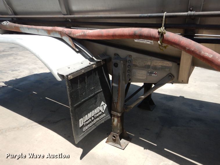 image for item DJ8951 2011 Bulk Tank International  tank trailer