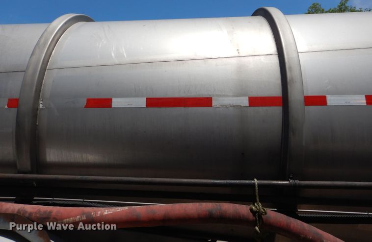 image for item DJ8951 2011 Bulk Tank International  tank trailer