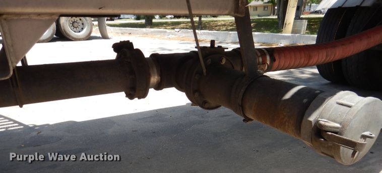 image for item DJ8951 2011 Bulk Tank International  tank trailer