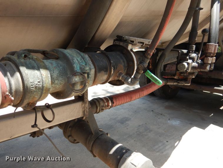 image for item DJ8951 2011 Bulk Tank International  tank trailer