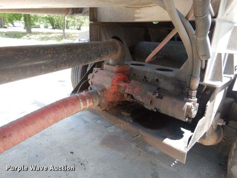 image for item DJ8951 2011 Bulk Tank International  tank trailer