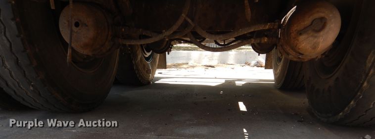 image for item DJ8951 2011 Bulk Tank International  tank trailer