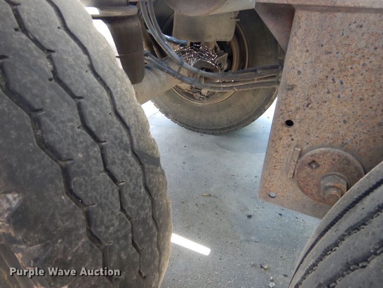 image for item DJ8951 2011 Bulk Tank International  tank trailer