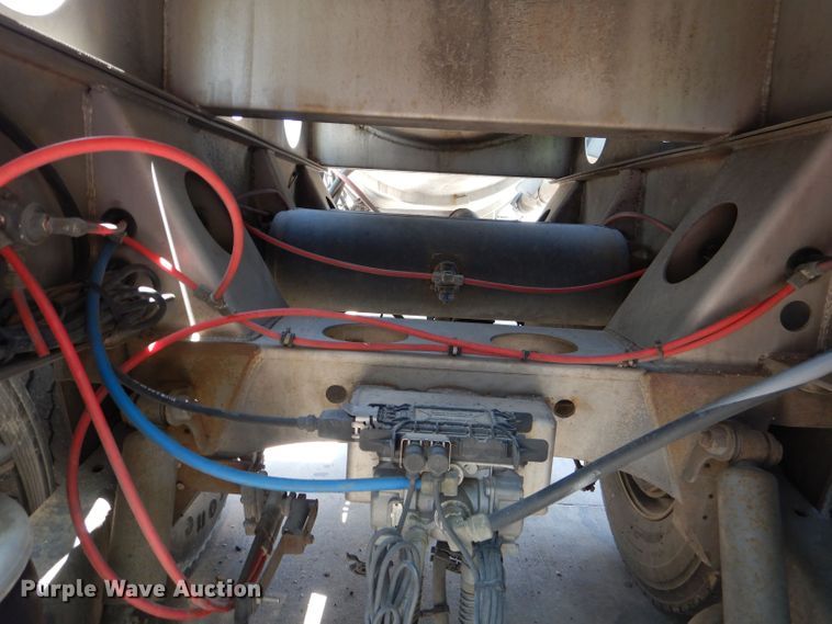 image for item DJ8951 2011 Bulk Tank International  tank trailer