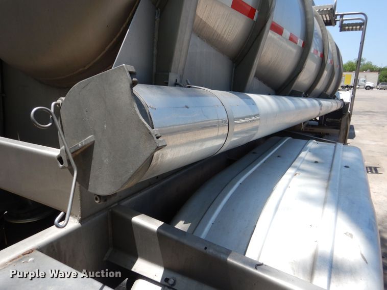 image for item DJ8951 2011 Bulk Tank International  tank trailer