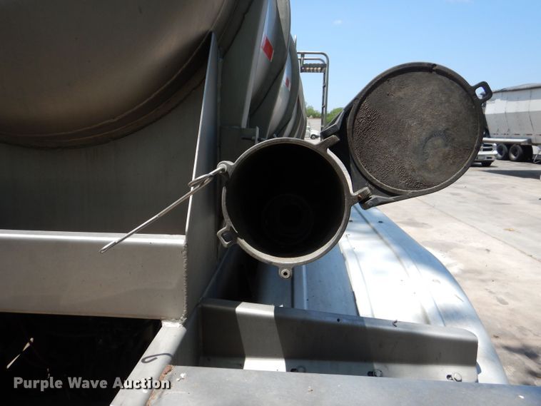 image for item DJ8951 2011 Bulk Tank International  tank trailer