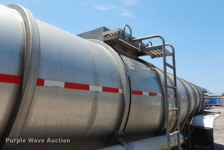 image for item DJ8951 2011 Bulk Tank International  tank trailer