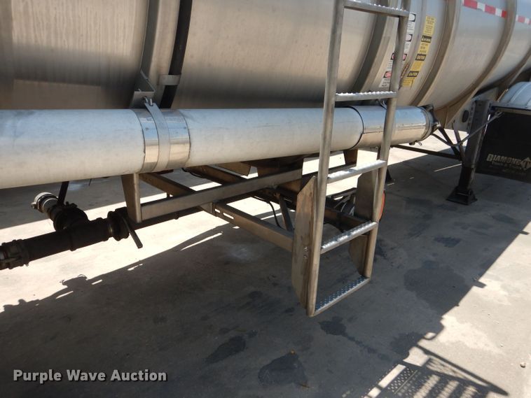 image for item DJ8951 2011 Bulk Tank International  tank trailer