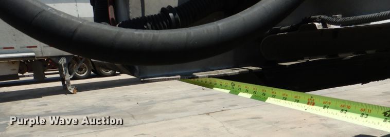 image for item DJ8951 2011 Bulk Tank International  tank trailer