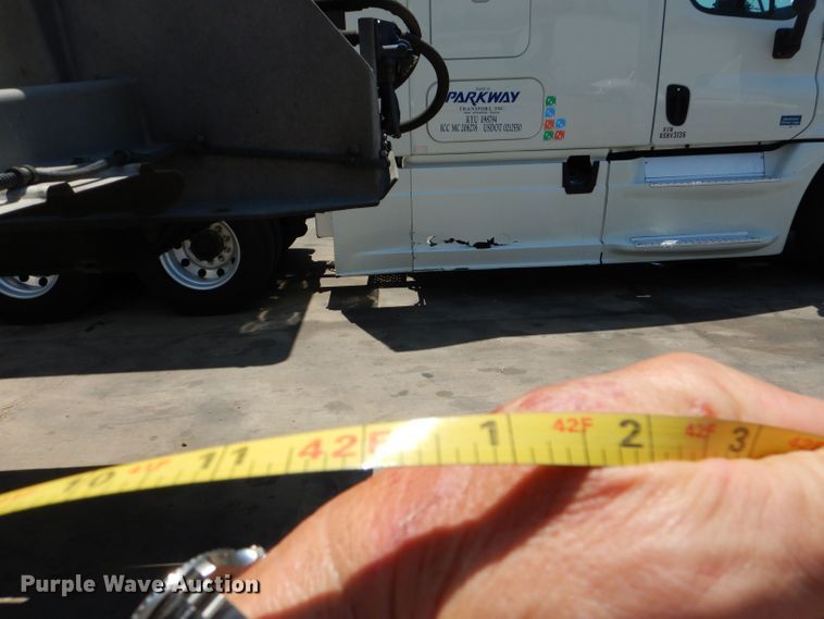 image for item DJ8951 2011 Bulk Tank International  tank trailer