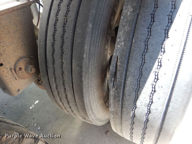 image for item DJ8951 2011 Bulk Tank International  tank trailer