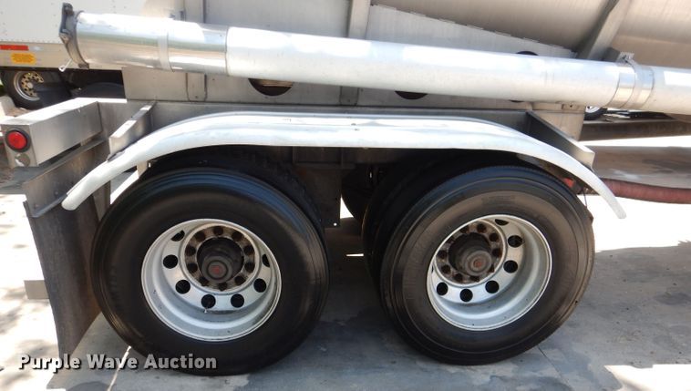 image for item DJ8951 2011 Bulk Tank International  tank trailer