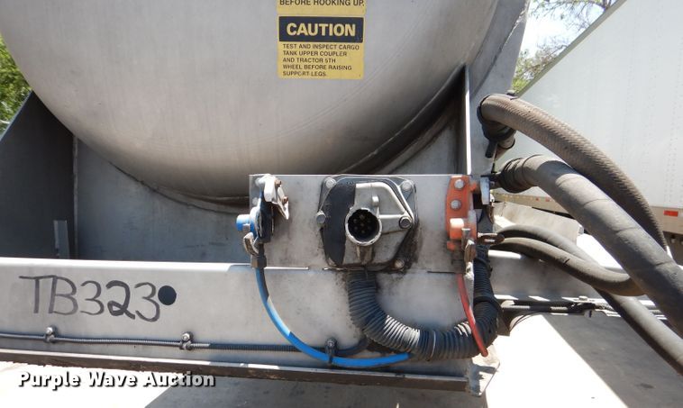 image for item DJ8951 2011 Bulk Tank International  tank trailer