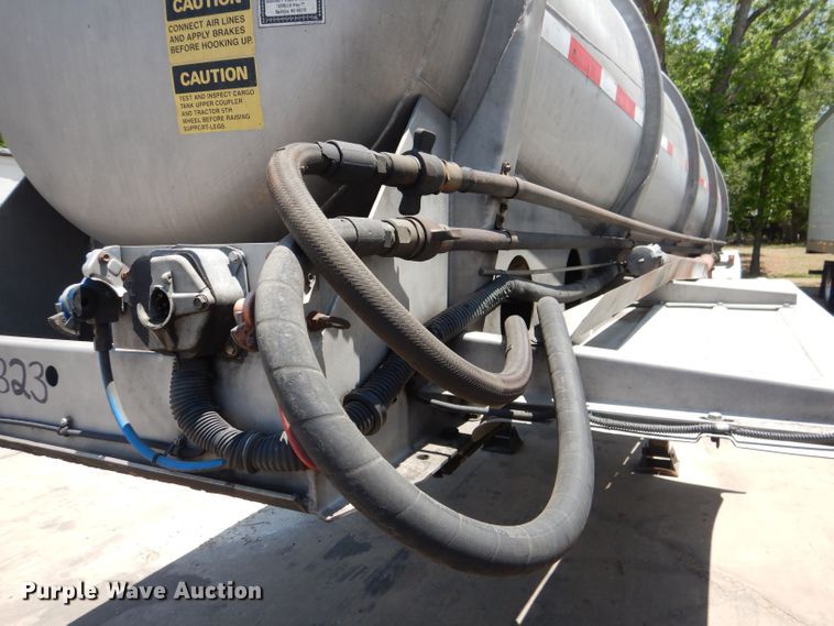 image for item DJ8951 2011 Bulk Tank International  tank trailer