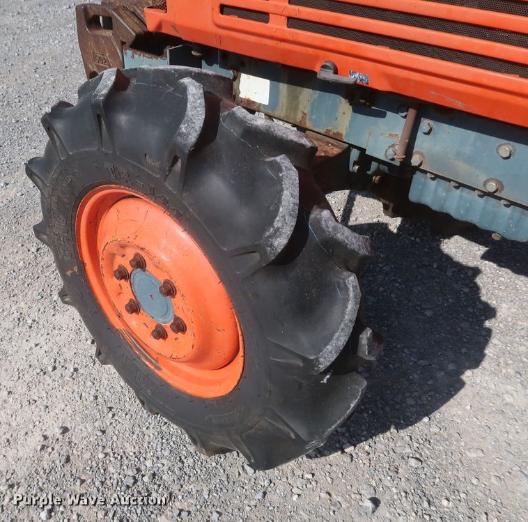 image for item DK3698 1988 Kubota L2550D GST  MFWD tractor