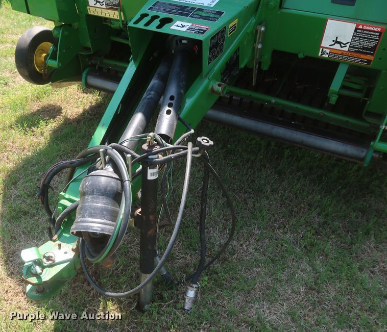 image for item DK3715 2013 John Deere 569 Premium  round baler